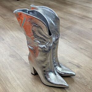 NEW Women’s Liwa Liro Crocodile Silver Metallic Heeled Boots